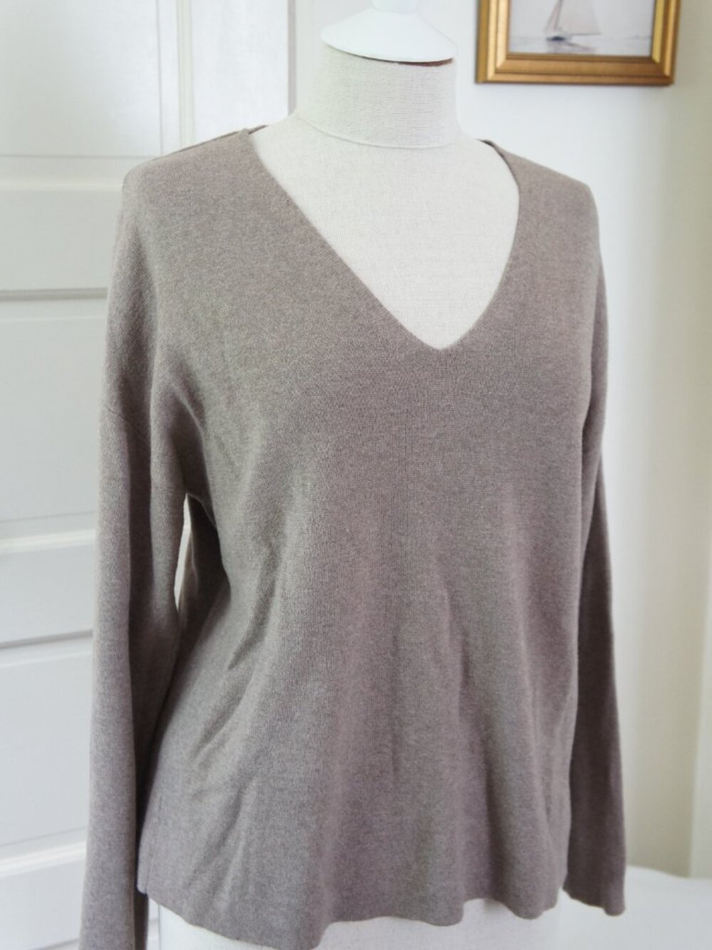 Old Navy Bell Sleeve V Neck Sweater in Mushroom Beige Size Medium